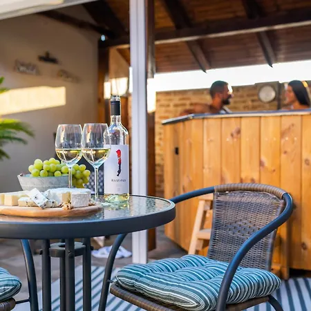 Lexi Private Hydromassage Hot Tub *